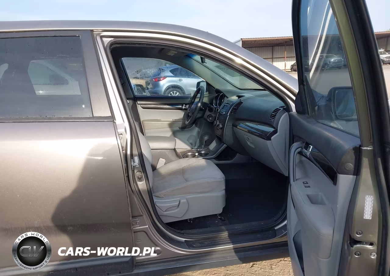 2011 Kia Sorento Lx VIN:5XYKT3A15BG104070 - 5