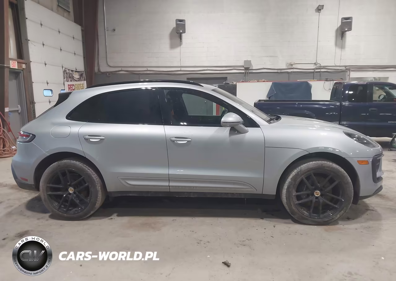 2023 Porsche Macan T VIN:WP1AA2A58PLB11426 - 13