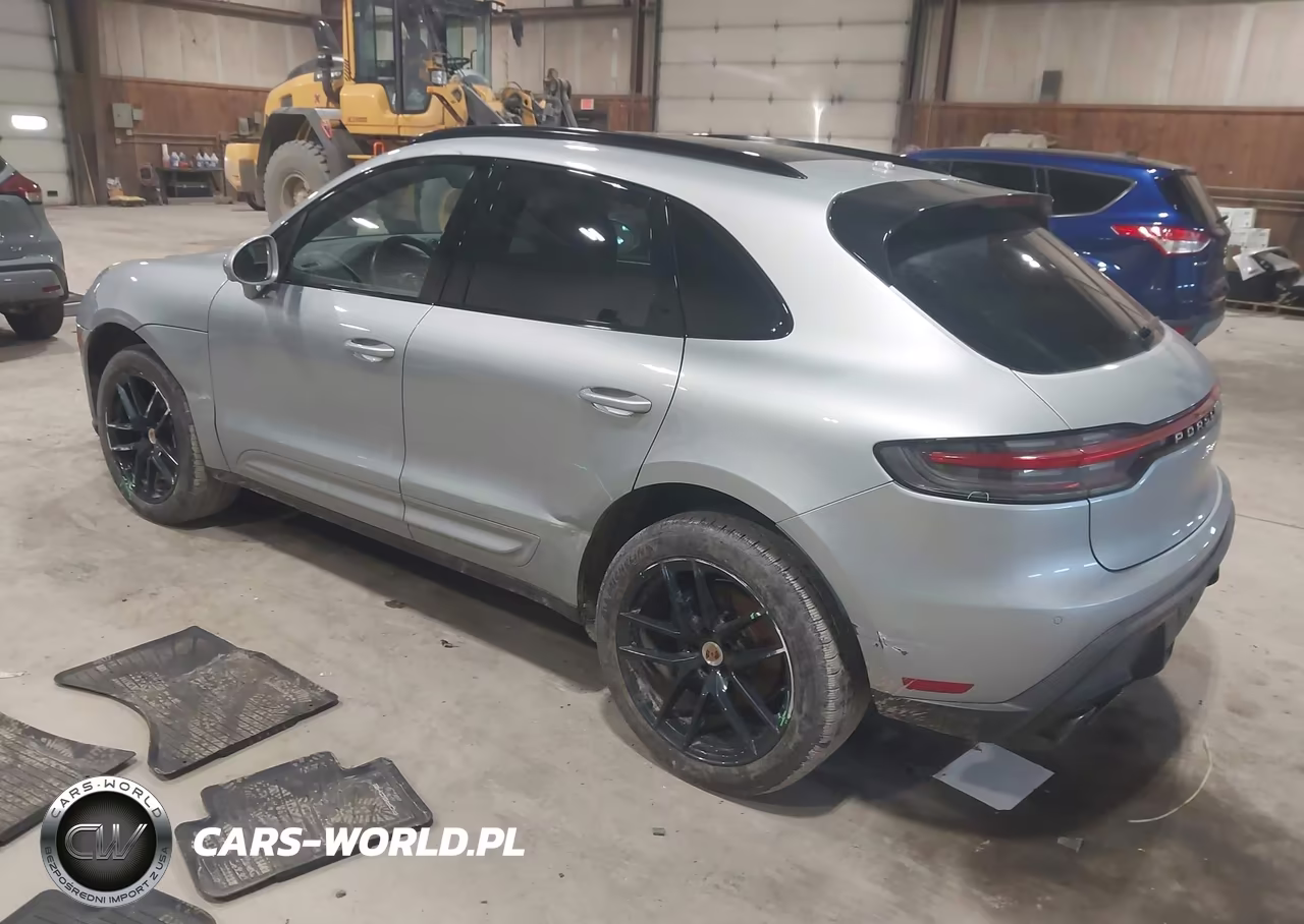 2023 Porsche Macan T VIN:WP1AA2A58PLB11426 - 3