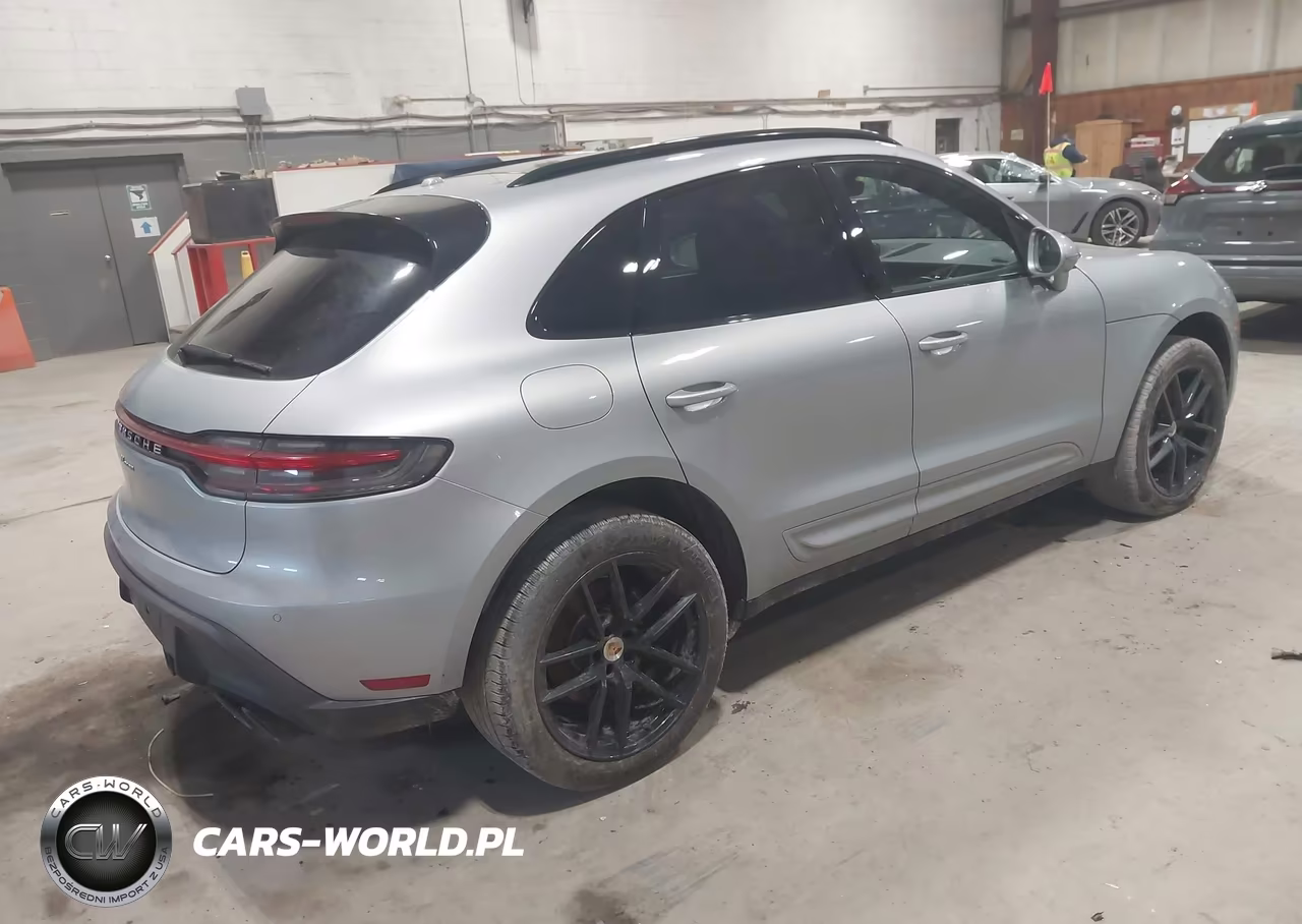 2023 Porsche Macan T VIN:WP1AA2A58PLB11426 - 4