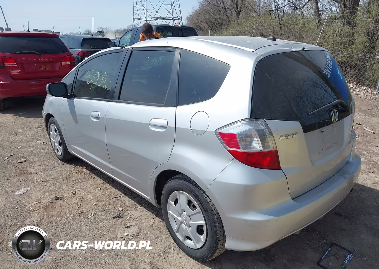 2013 Honda Fit VIN:JHMGE8H3XDC017341 - 3
