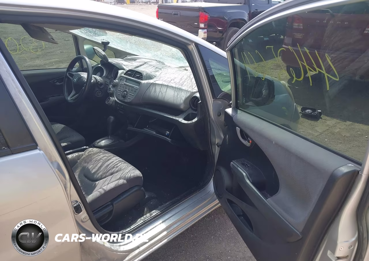 2013 Honda Fit VIN:JHMGE8H3XDC017341 - 5