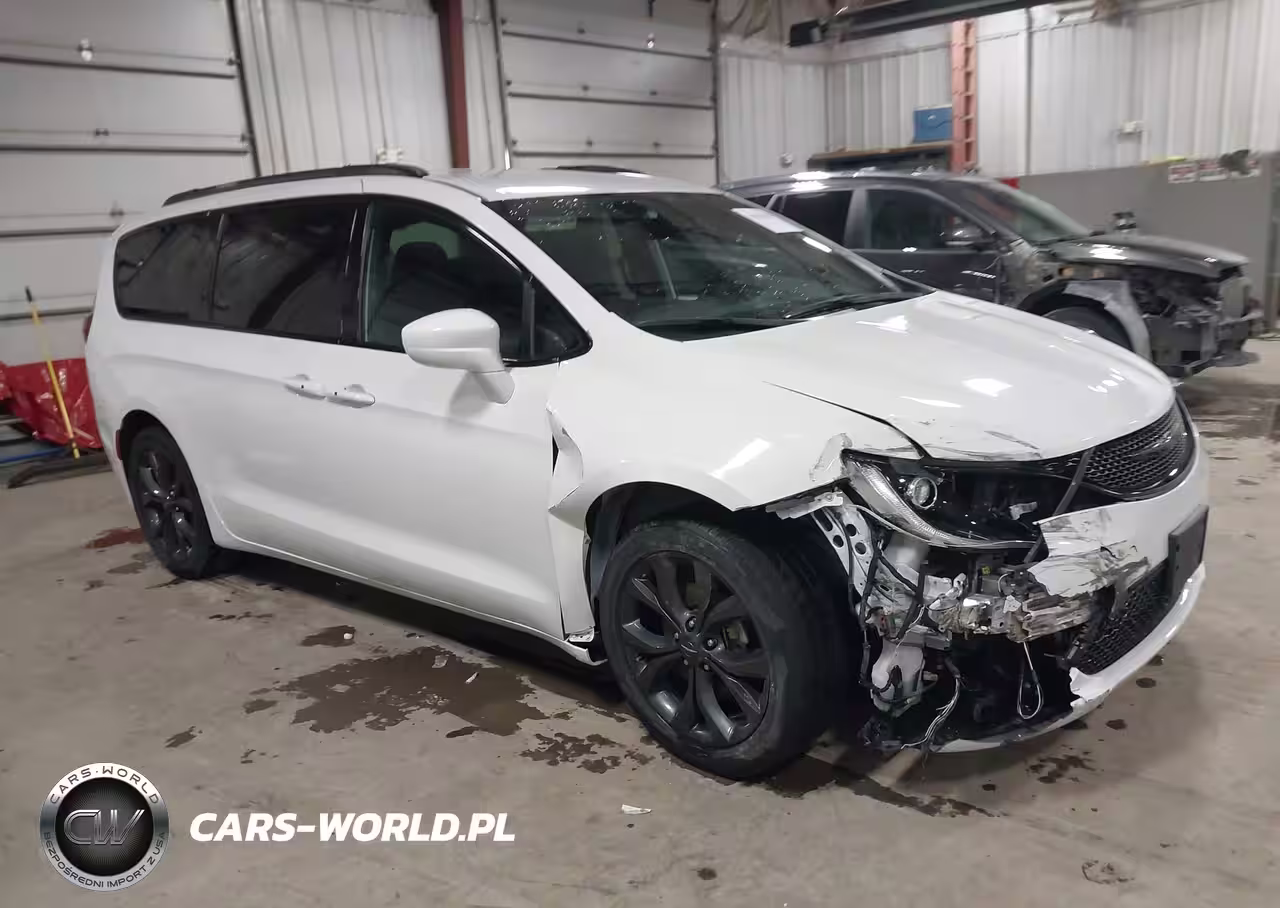 2018 Chrysler Pacifica Touring Plus