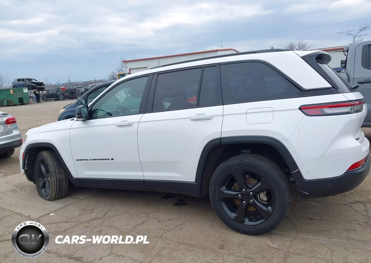 2023 Jeep Grand Cherokee Altitude X 4X4 VIN:1C4RJHAGXPC609717 - 15