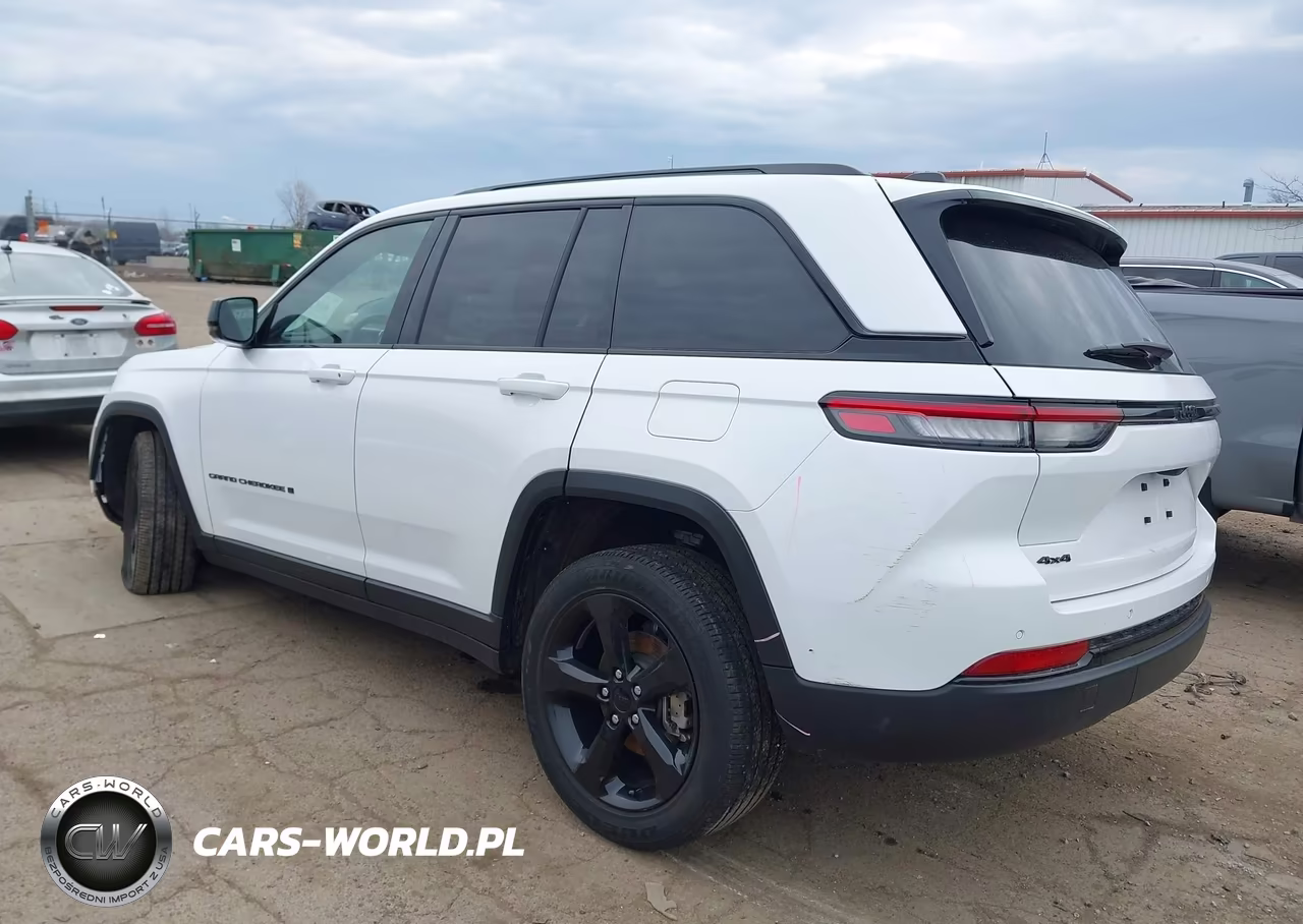 2023 Jeep Grand Cherokee Altitude X 4X4 VIN:1C4RJHAGXPC609717 - 3