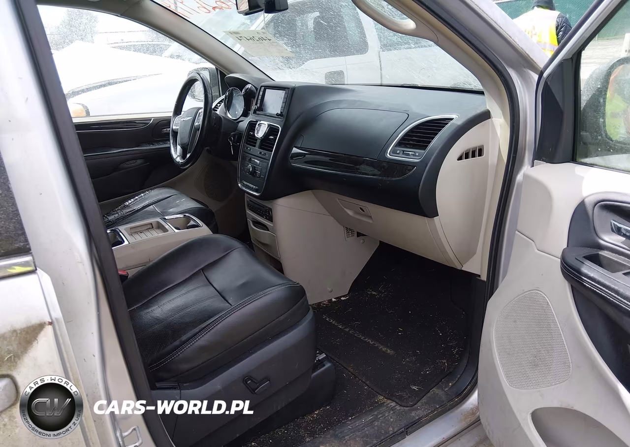 2011 Chrysler Town & Country Touring-L VIN:2A4RR8DG2BR798975 - 5