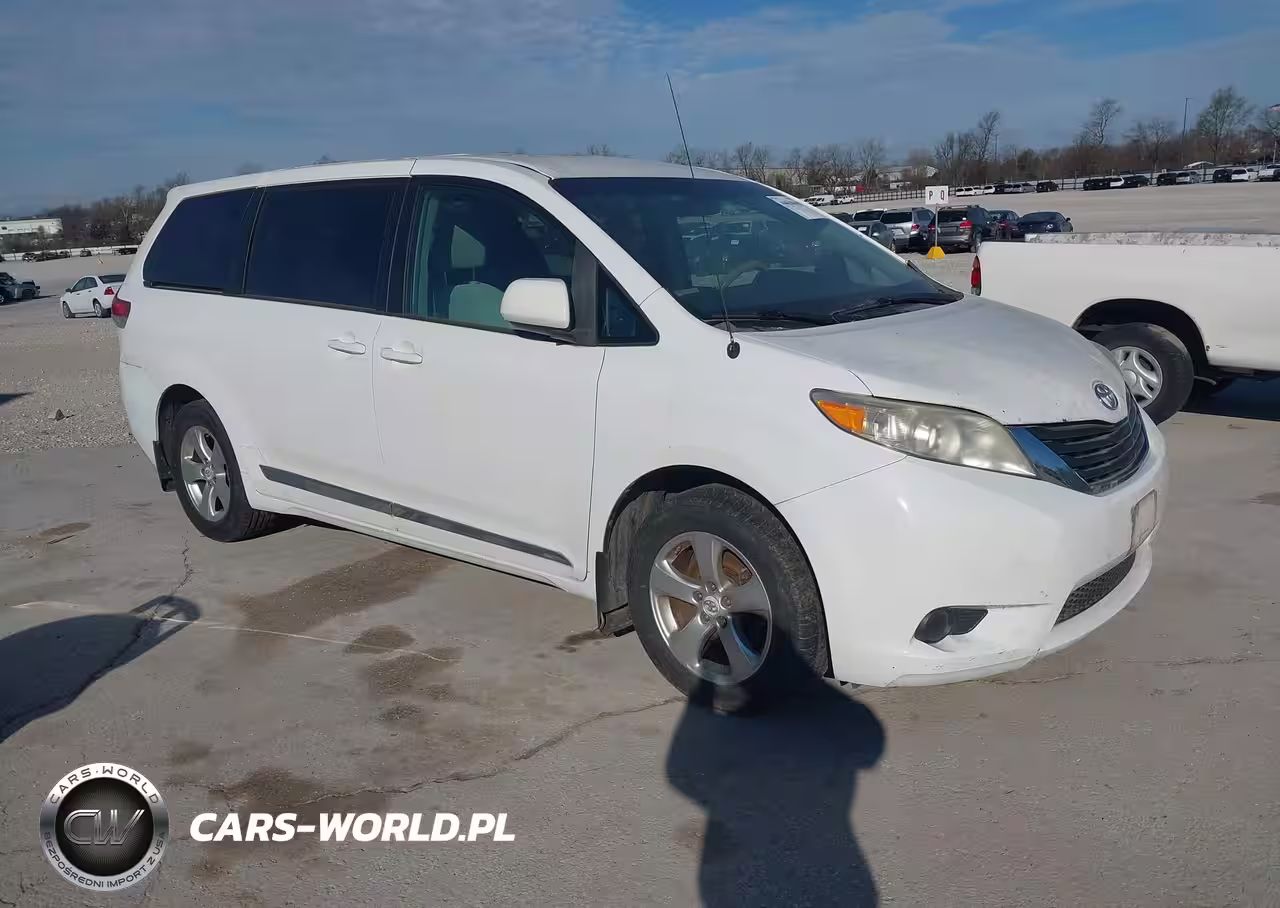 2012 Toyota Sienna Le 8 Passenger