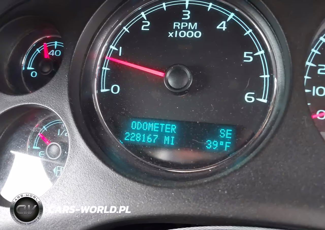 2011 Chevrolet Tahoe Ls VIN:1GNSCAE0XBR165039 - 15