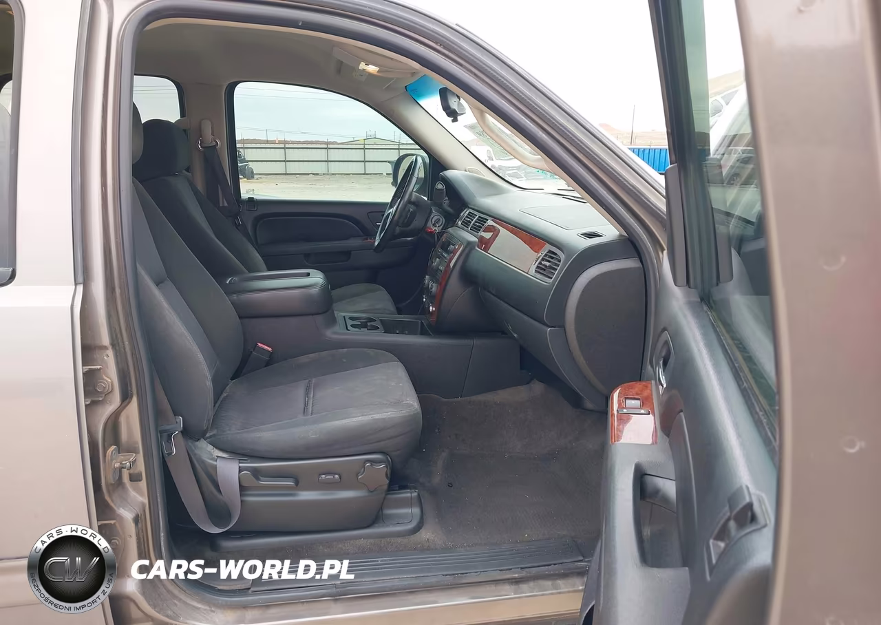 2011 Chevrolet Tahoe Ls VIN:1GNSCAE0XBR165039 - 5