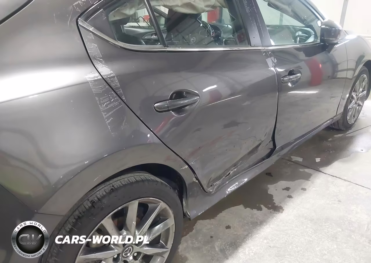 2018 Mazda Mazda3 Grand Touring VIN:3MZBN1M3XJM189613 - 17