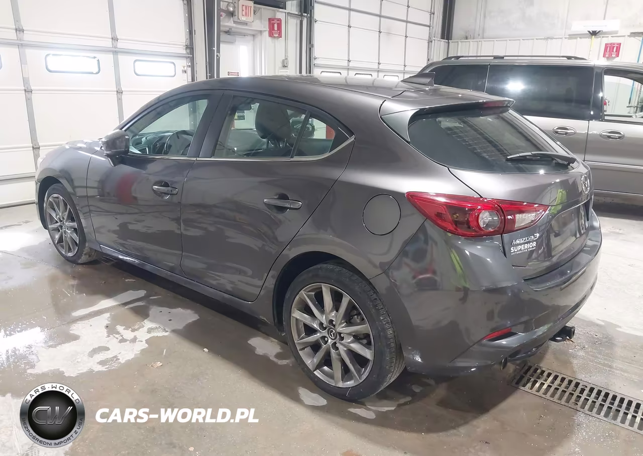 2018 Mazda Mazda3 Grand Touring VIN:3MZBN1M3XJM189613 - 3