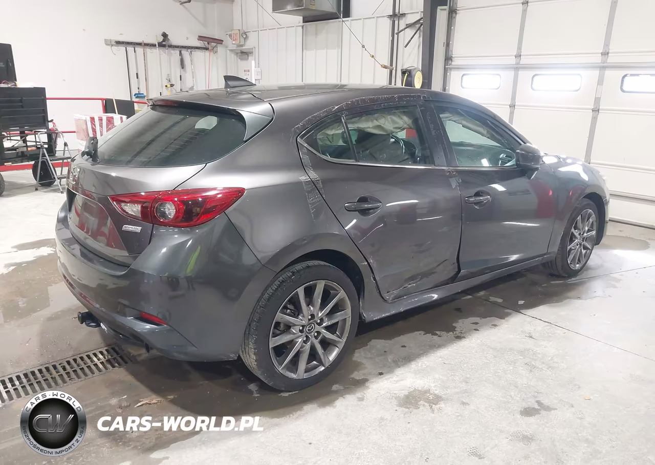 2018 Mazda Mazda3 Grand Touring VIN:3MZBN1M3XJM189613 - 4