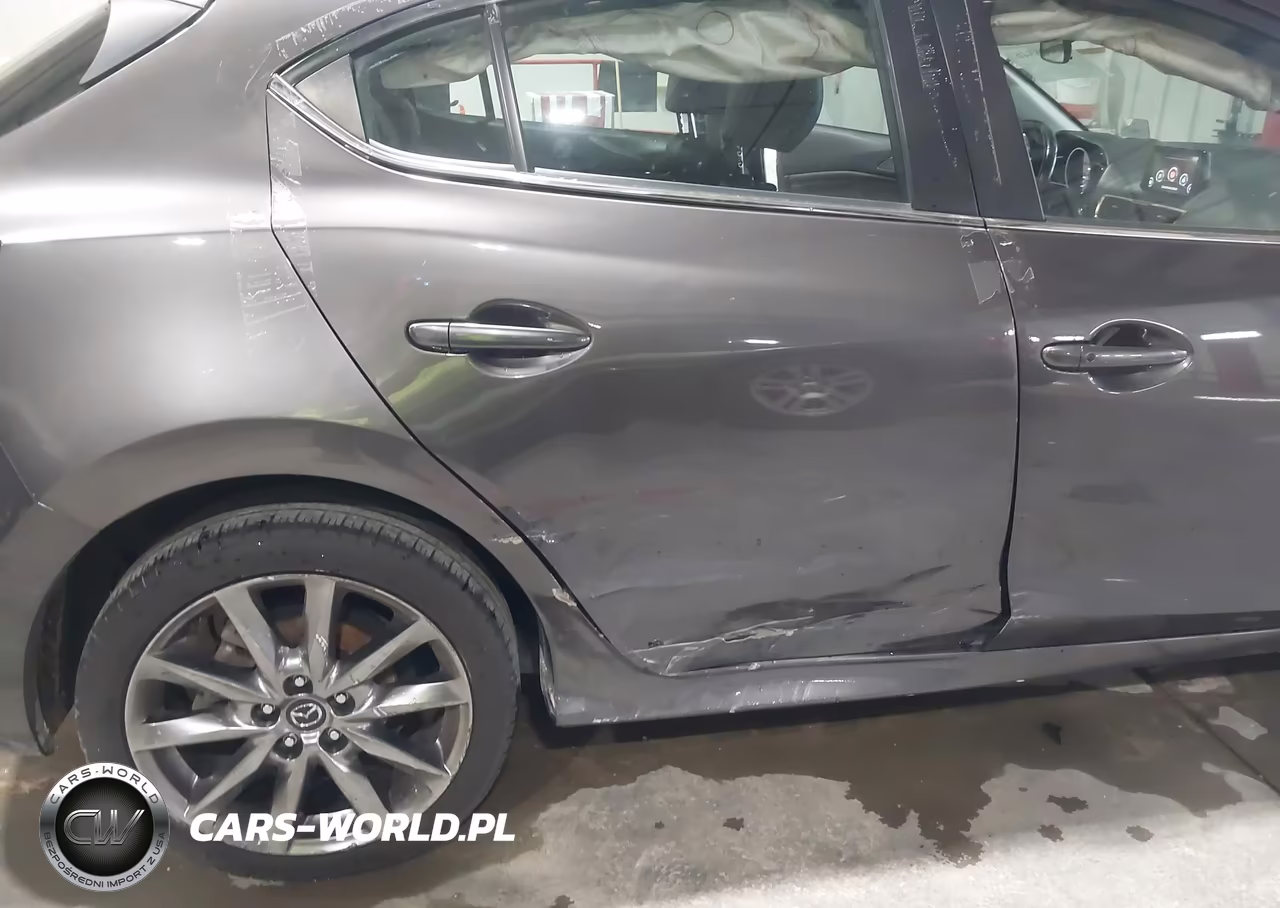 2018 Mazda Mazda3 Grand Touring VIN:3MZBN1M3XJM189613 - 6
