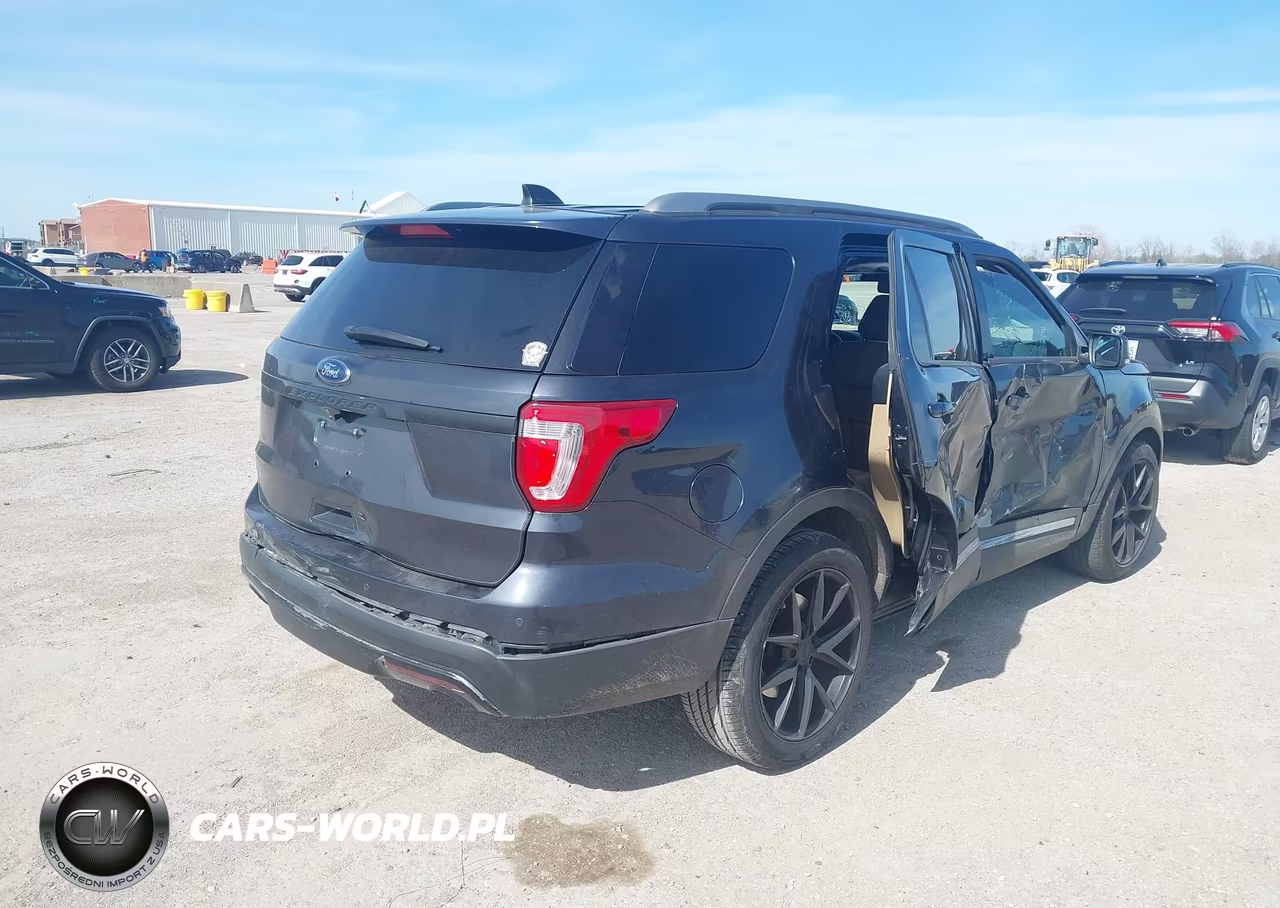 2017 Ford Explorer Xlt VIN:1FM5K7D81HGA42801 - 4