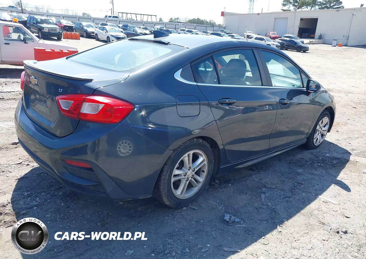 2017 Chevrolet Cruze Lt Auto VIN:1G1BE5SM8H7144043 - 4