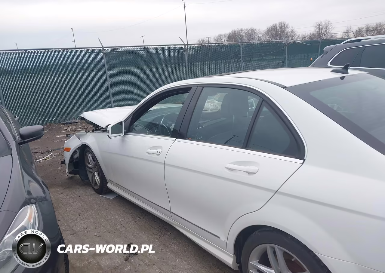2013 Mercedes-Benz C 300 Sport 4Matic VIN:WDDGF8AB0DR253631 - 14