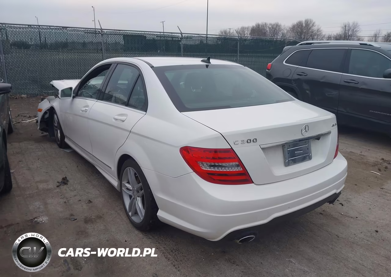 2013 Mercedes-Benz C 300 Sport 4Matic VIN:WDDGF8AB0DR253631 - 3