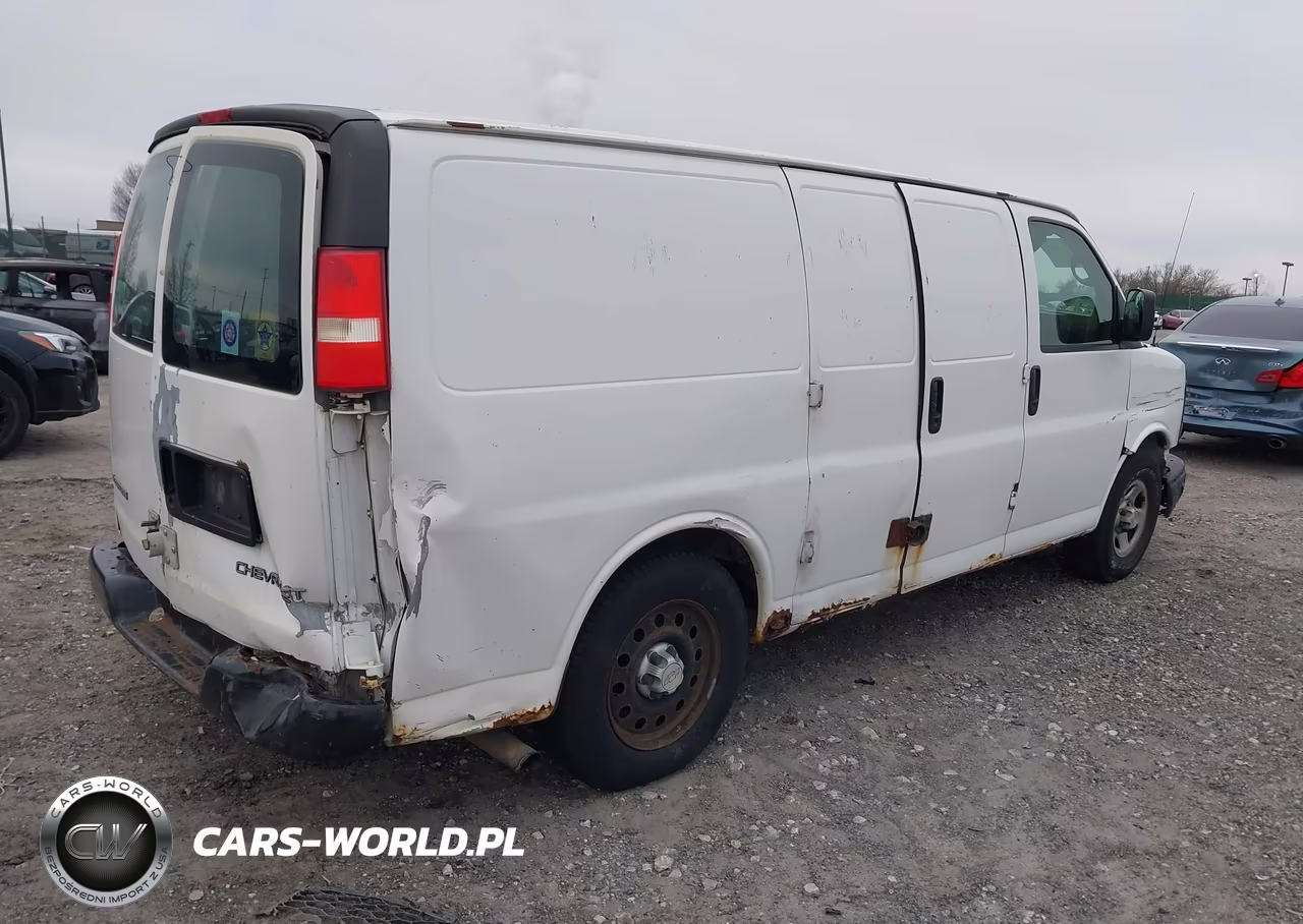 2007 Chevrolet Express Work Van VIN:1GCFG15X371100731 - 4