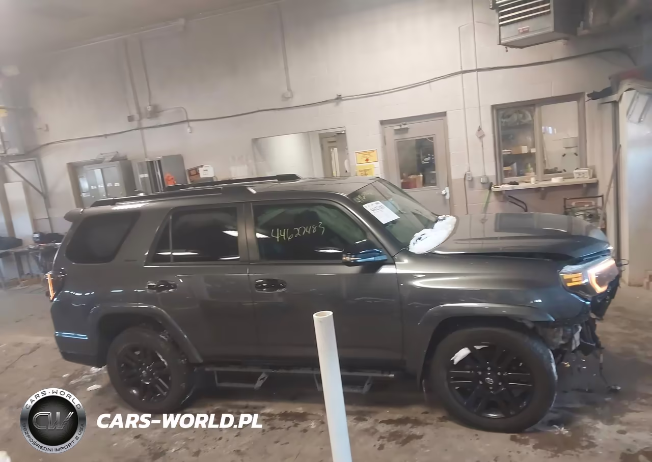 2020 Toyota 4Runner Nightshade Special Edition VIN:JTEBU5JR9L5739216 - 13