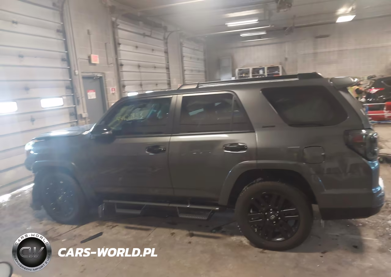 2020 Toyota 4Runner Nightshade Special Edition VIN:JTEBU5JR9L5739216 - 14