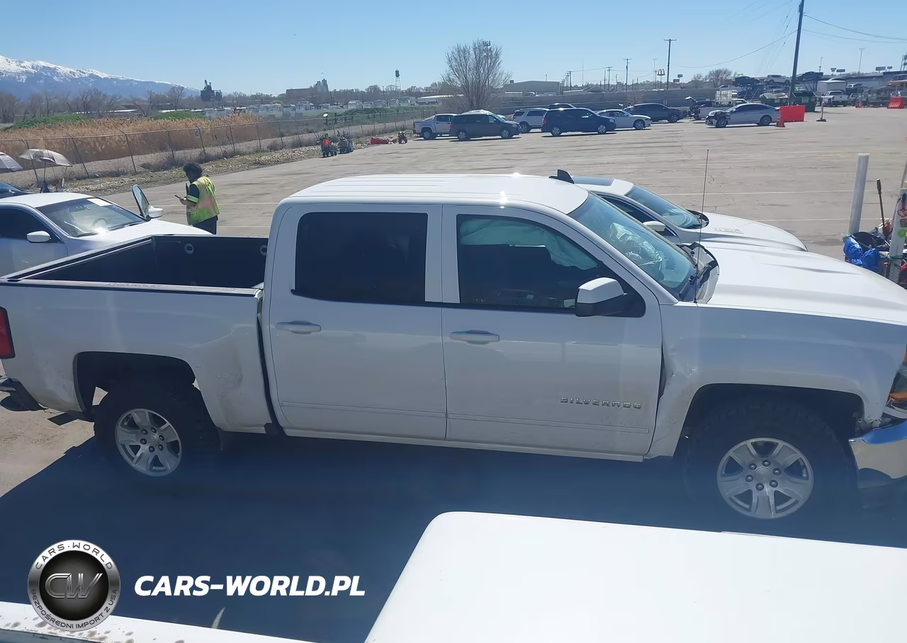 2018 Chevrolet Silverado 1500 1Lt VIN:3GCUCRER9JG105220 - 13