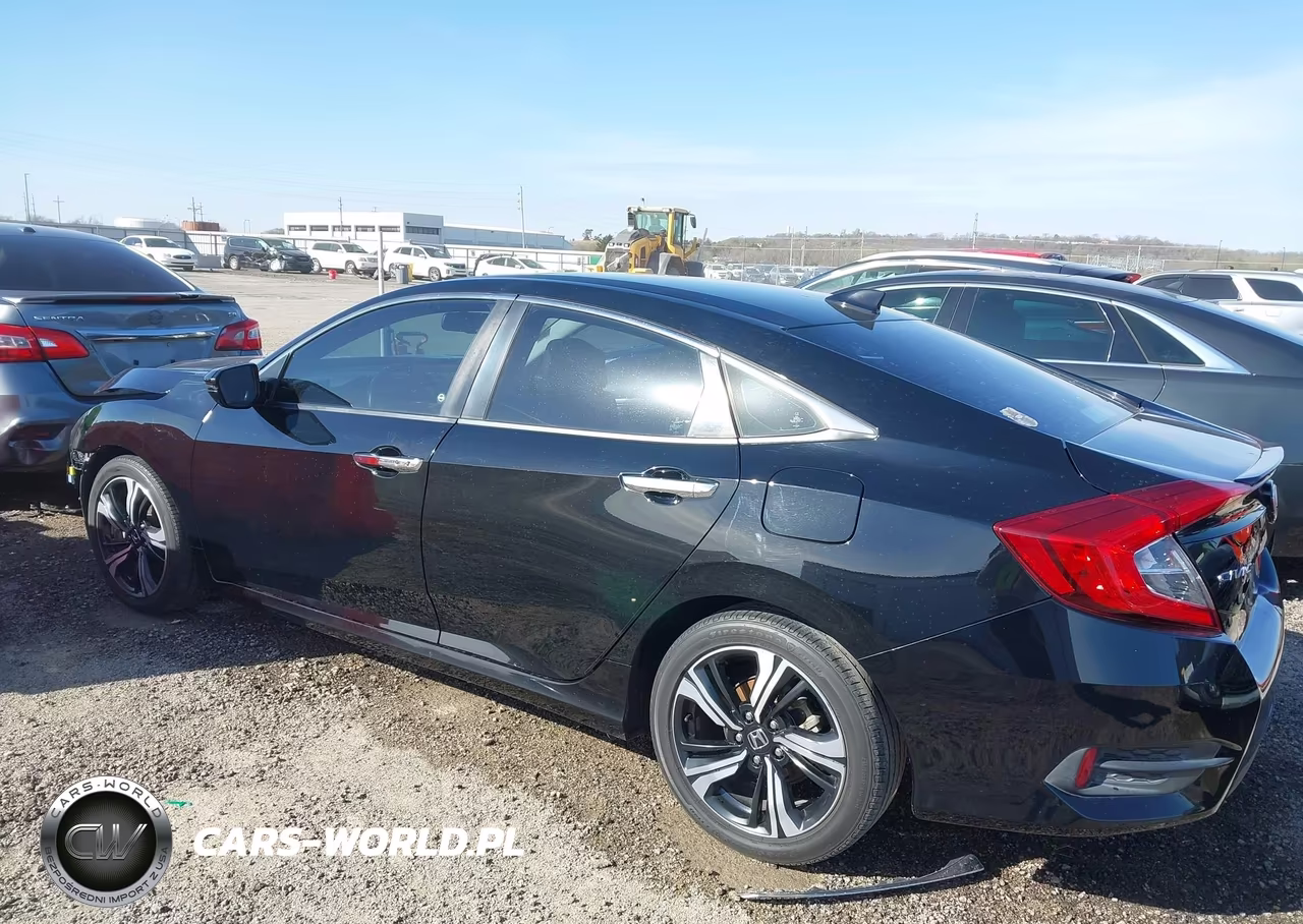 2017 Honda Civic Touring VIN:19XFC1F9XHE000992 - 3