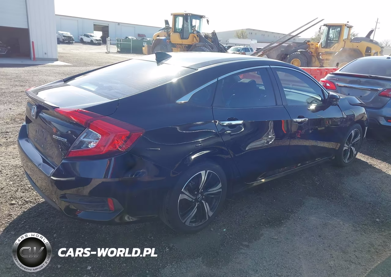 2017 Honda Civic Touring VIN:19XFC1F9XHE000992 - 4