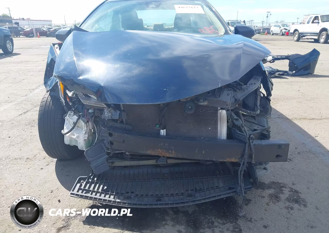 2017 Toyota Corolla Le VIN:5YFBURHE1HP733158 - 13