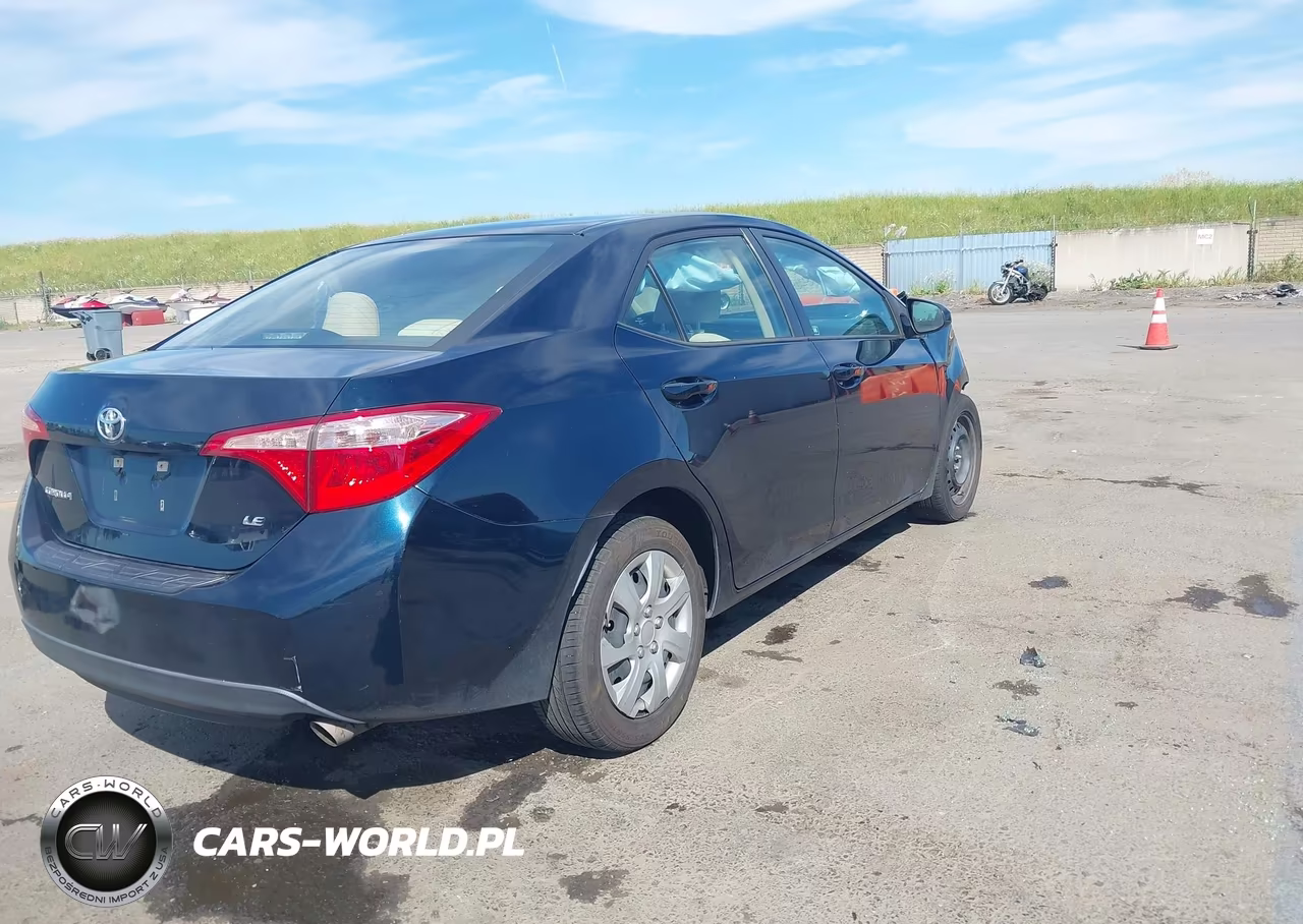 2017 Toyota Corolla Le VIN:5YFBURHE1HP733158 - 4