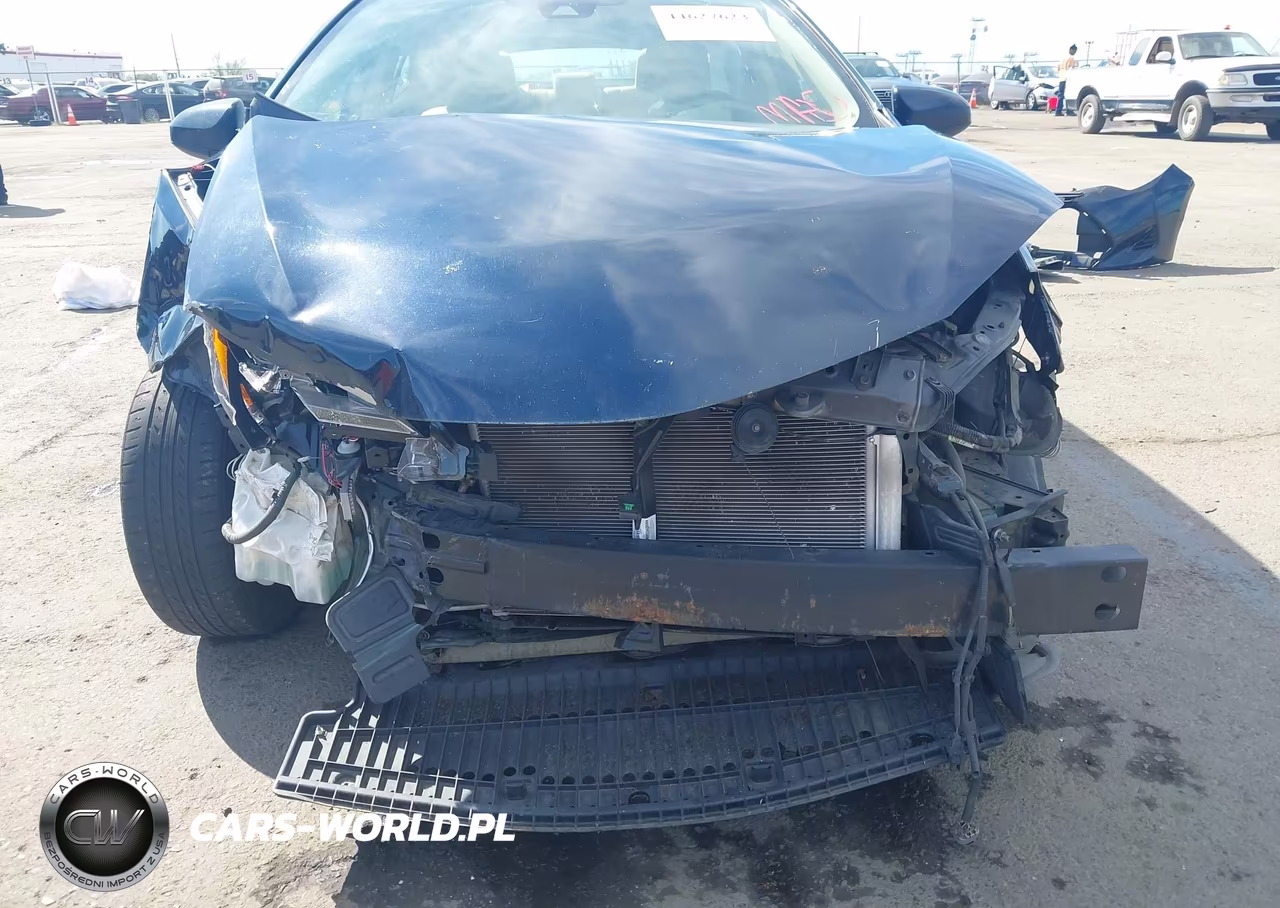2017 Toyota Corolla Le VIN:5YFBURHE1HP733158 - 6