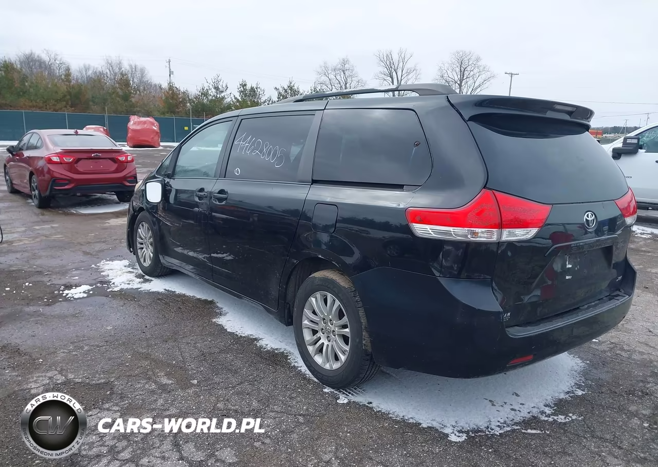 2011 Toyota Sienna Xle V6 VIN:5TDYK3DC8BS123581 - 3