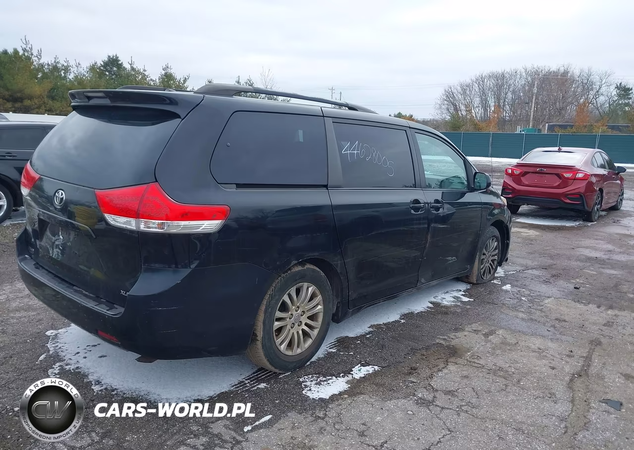 2011 Toyota Sienna Xle V6 VIN:5TDYK3DC8BS123581 - 4