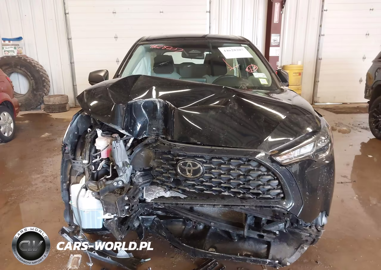 2024 Toyota Corolla Cross L VIN:7MUAAABG8RV117357 - 11