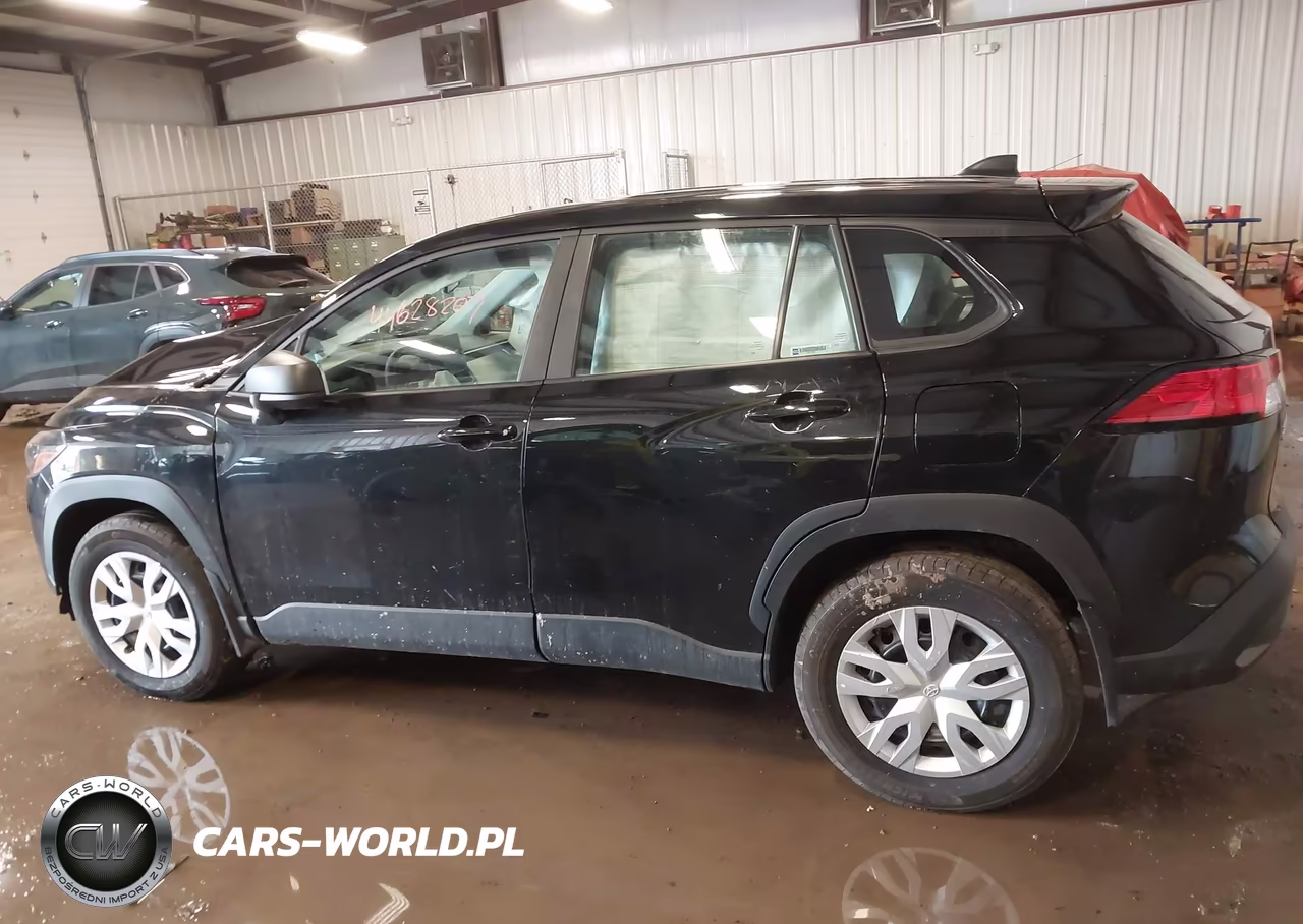 2024 Toyota Corolla Cross L VIN:7MUAAABG8RV117357 - 13