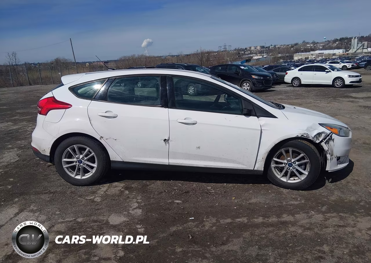 2017 Ford Focus Se VIN:1FADP3K29HL216135 - 14