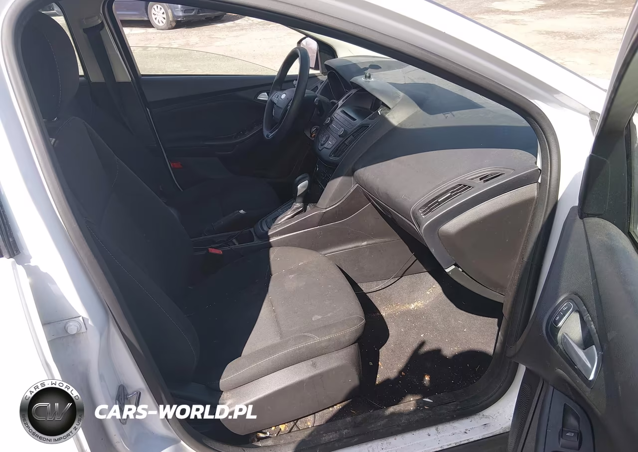 2017 Ford Focus Se VIN:1FADP3K29HL216135 - 5