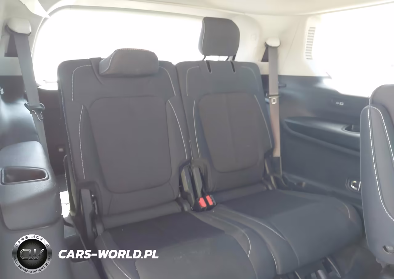 2021 Jeep Grand Cherokee L Laredo 4X4 VIN:1C4RJKAG8M8196756 - 17