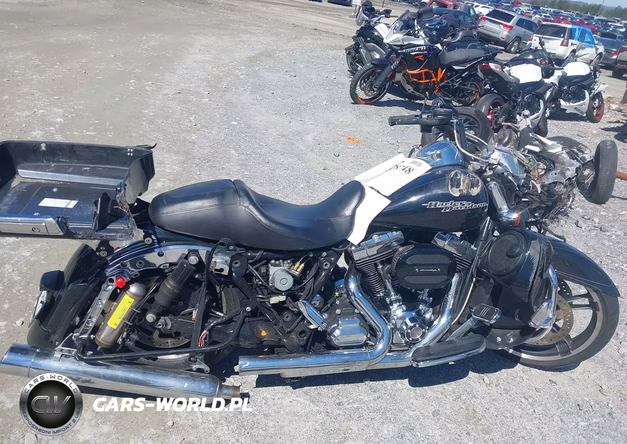 2015 Harley-Davidson Flhxs Street Glide Special VIN:1HD1KRM17FB651899 - 11