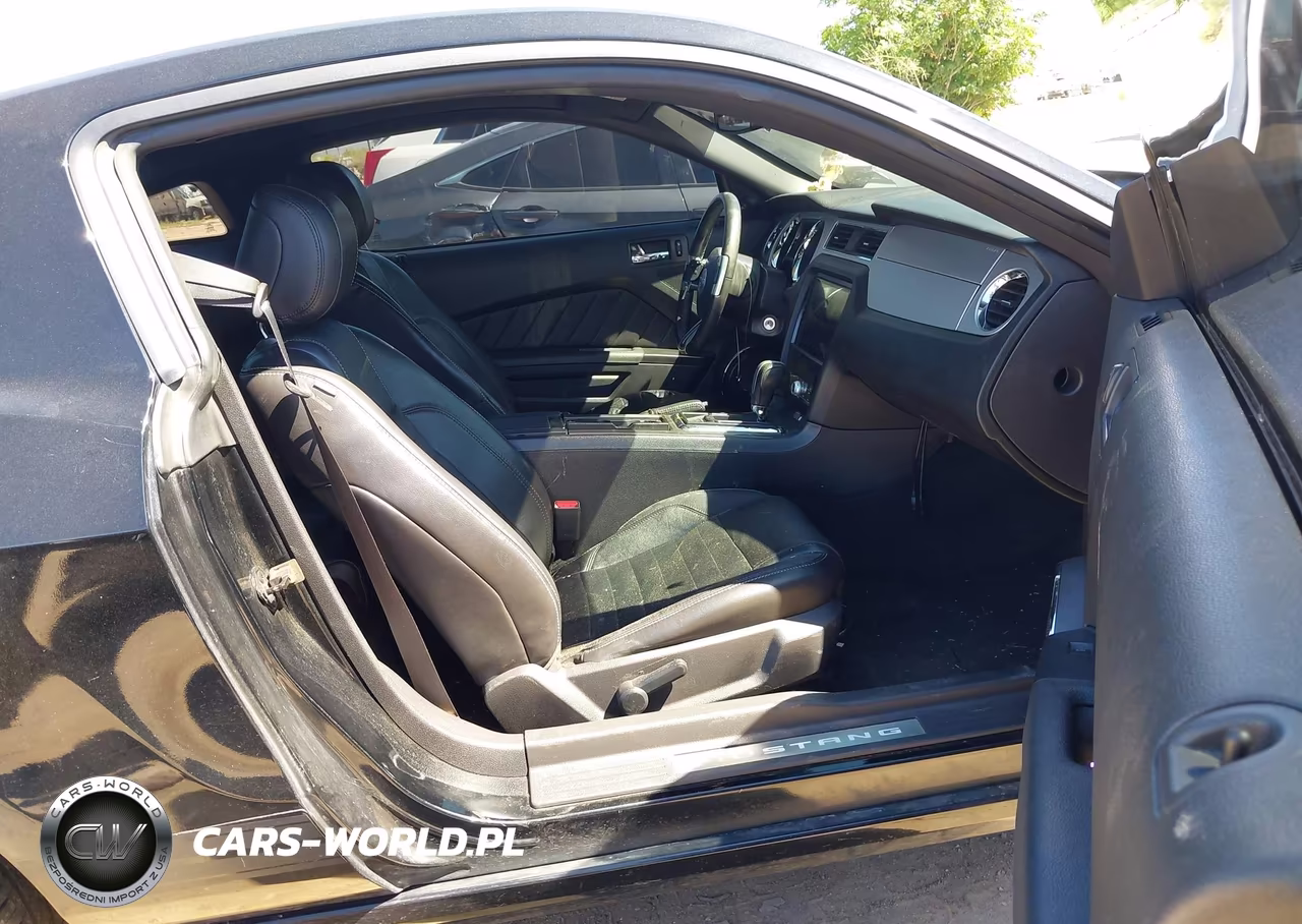 2014 Ford Mustang V6 Premium VIN:1ZVBP8AM6E5326056 - 5