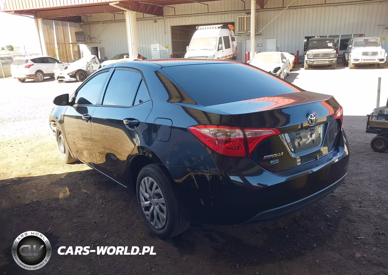 2018 Toyota Corolla Le VIN:2T1BURHE9JC119576 - 3