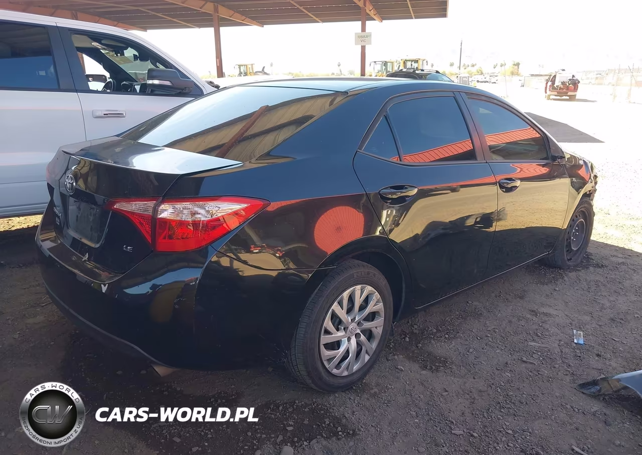 2018 Toyota Corolla Le VIN:2T1BURHE9JC119576 - 4