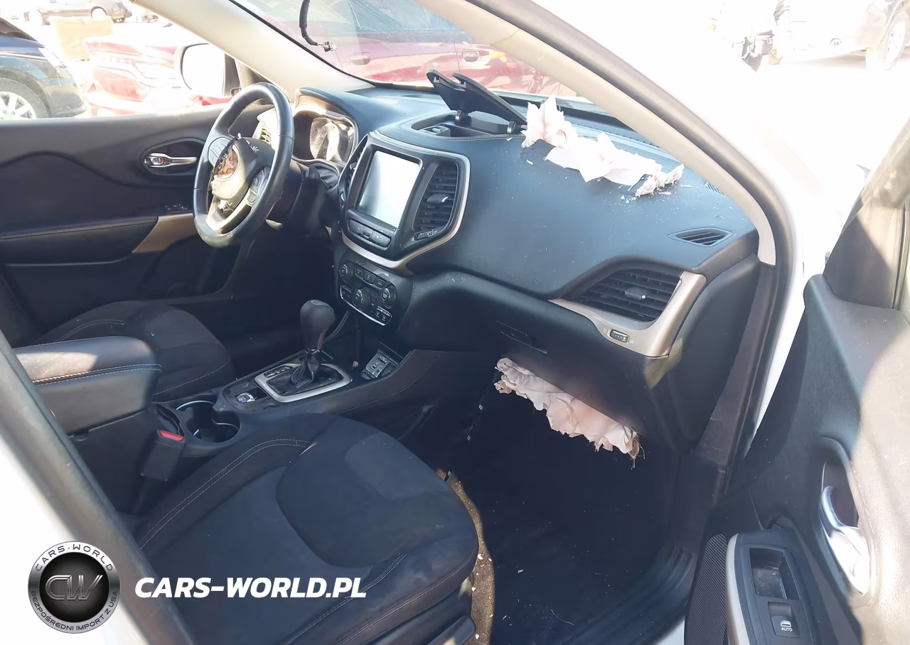 2017 Jeep Cherokee Latitude Fwd VIN:1C4PJLCB8HW610098 - 5