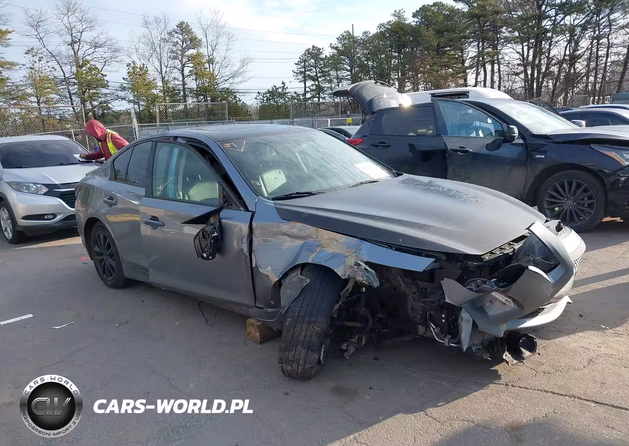 2015 Infiniti Q50 Premium