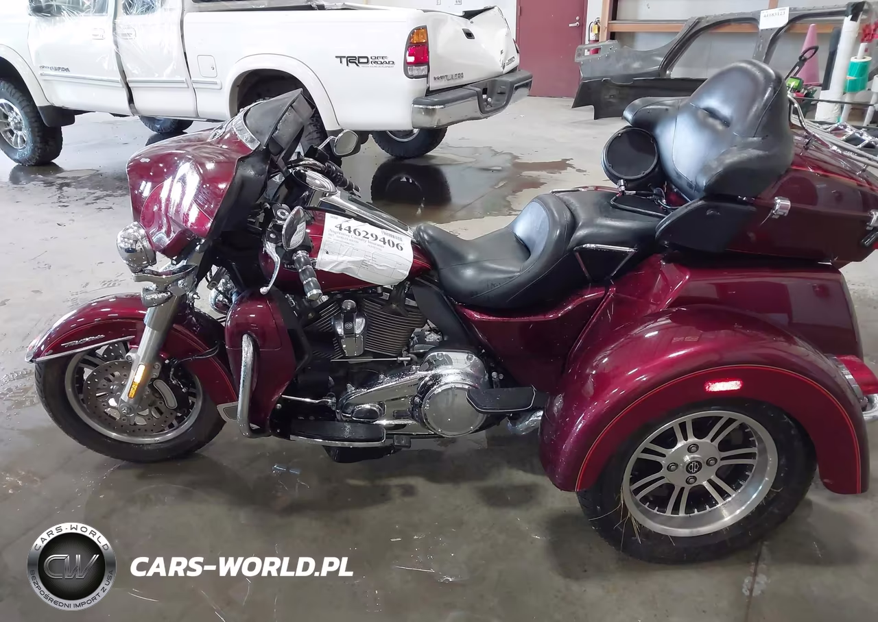 2017 Harley-Davidson Flhtcutg Tri Glide Ultra VIN:1HD1MAD19HB857725 - 12