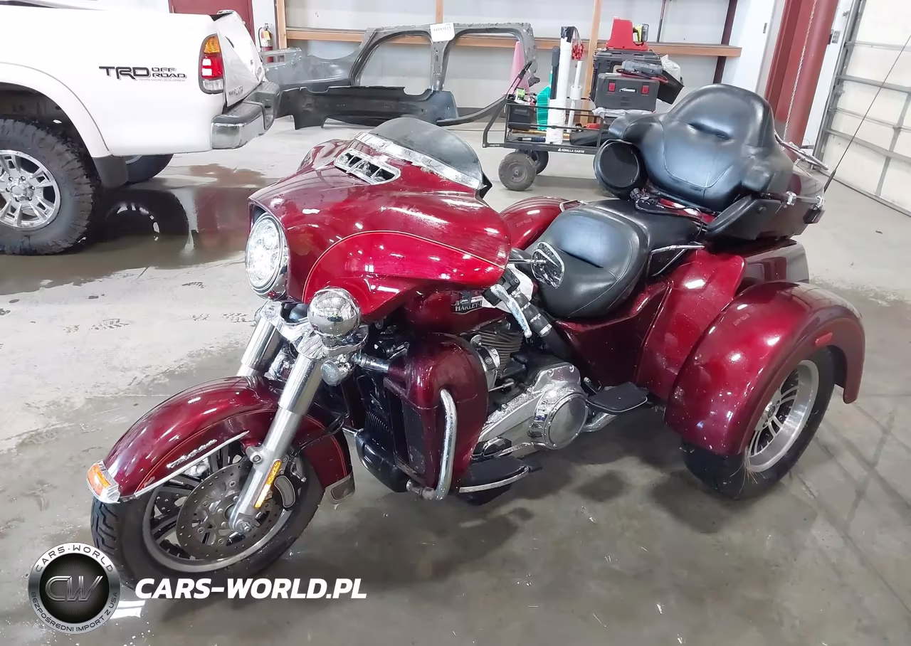 2017 Harley-Davidson Flhtcutg Tri Glide Ultra VIN:1HD1MAD19HB857725 - 2