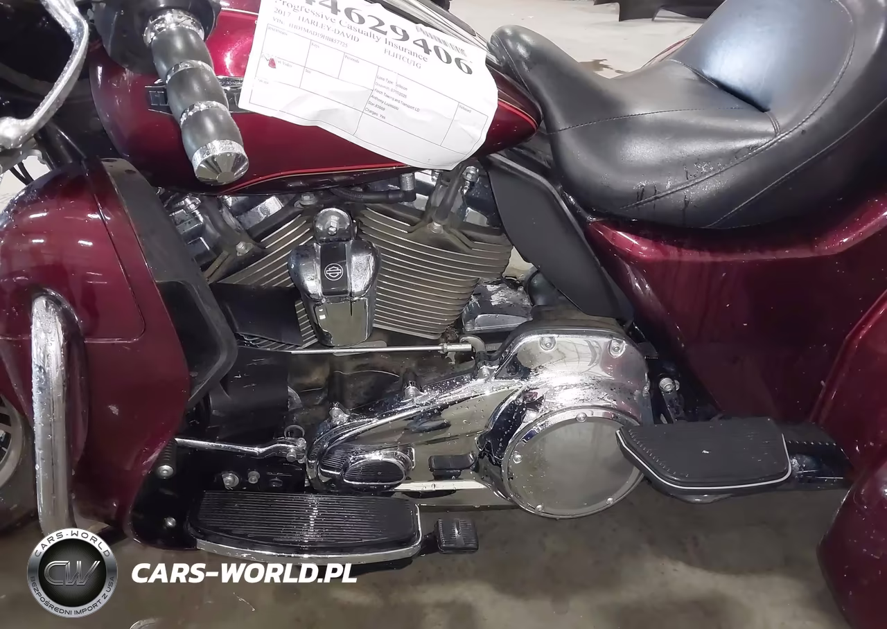 2017 Harley-Davidson Flhtcutg Tri Glide Ultra VIN:1HD1MAD19HB857725 - 9