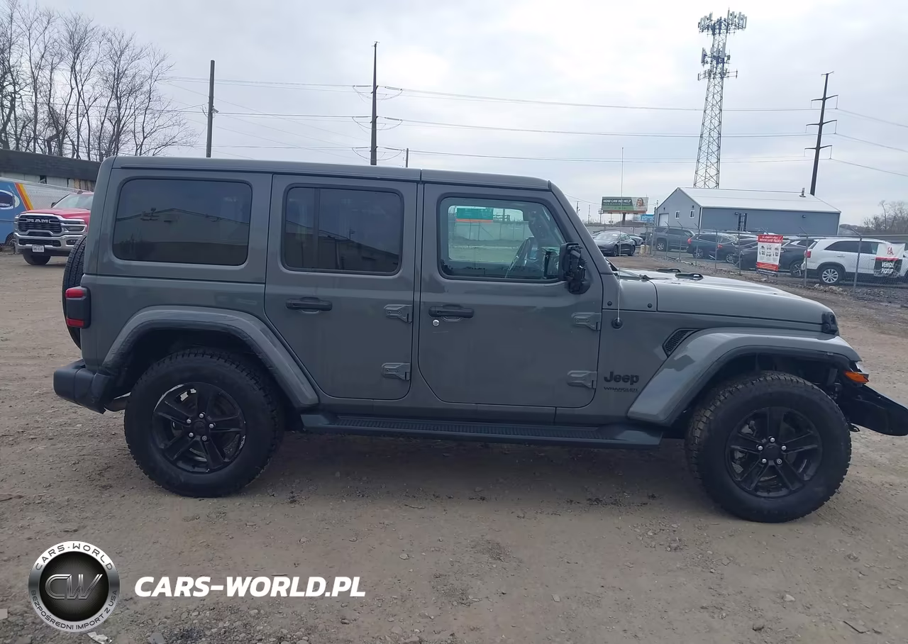 2020 Jeep Wrangler Unlimited Sahara Altitude 4X4 VIN:1C4HJXEN1LW125927 - 13