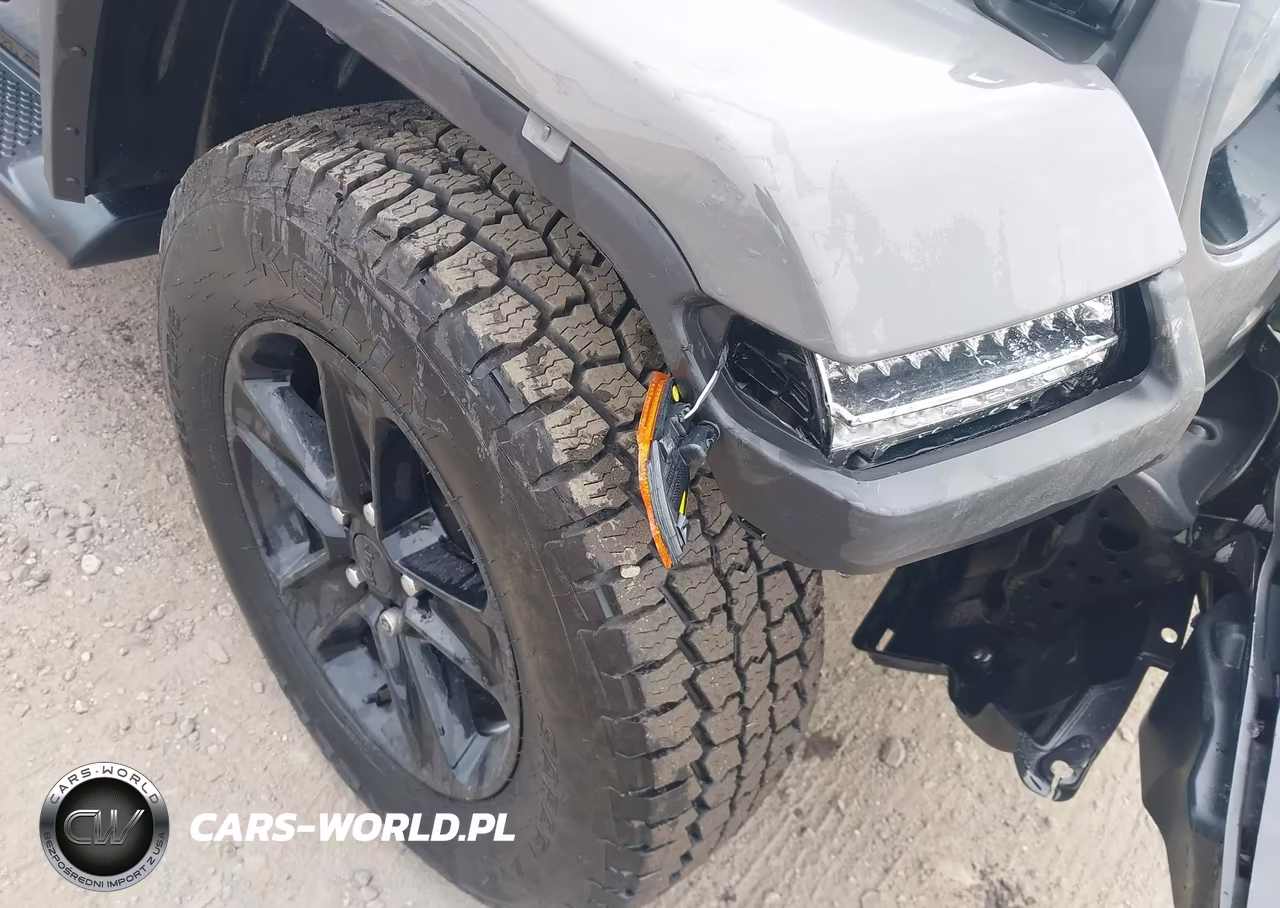 2020 Jeep Wrangler Unlimited Sahara Altitude 4X4 VIN:1C4HJXEN1LW125927 - 17