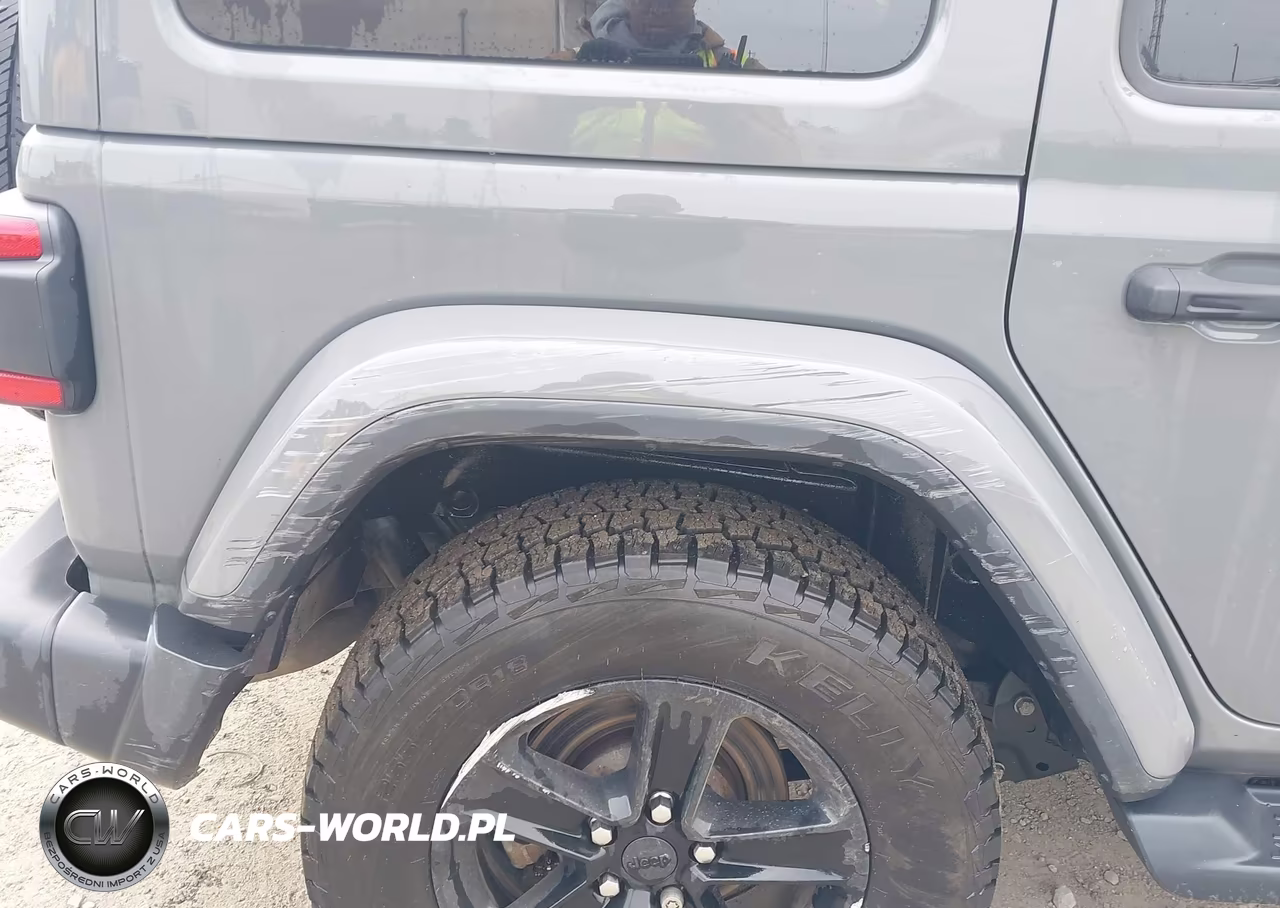 2020 Jeep Wrangler Unlimited Sahara Altitude 4X4 VIN:1C4HJXEN1LW125927 - 19