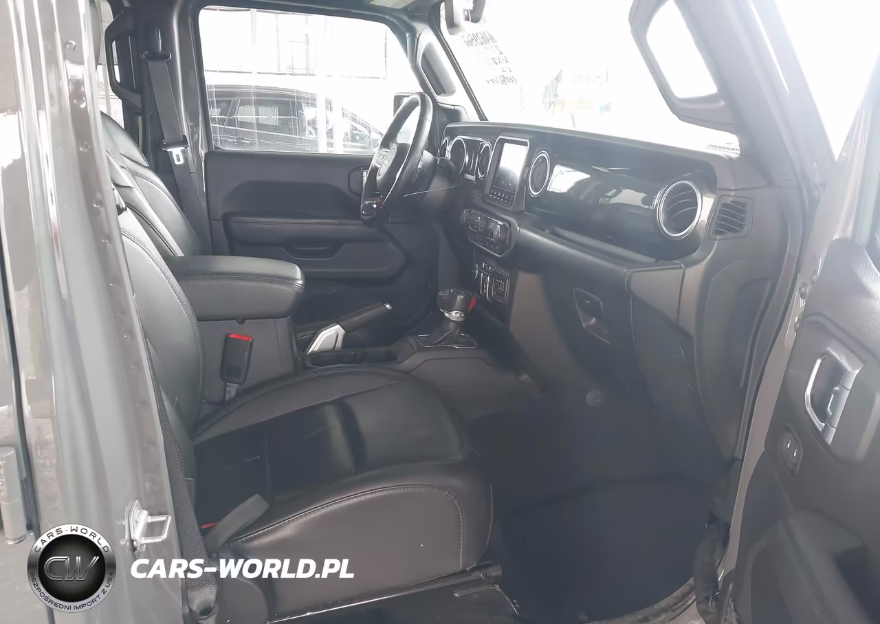 2020 Jeep Wrangler Unlimited Sahara Altitude 4X4 VIN:1C4HJXEN1LW125927 - 5